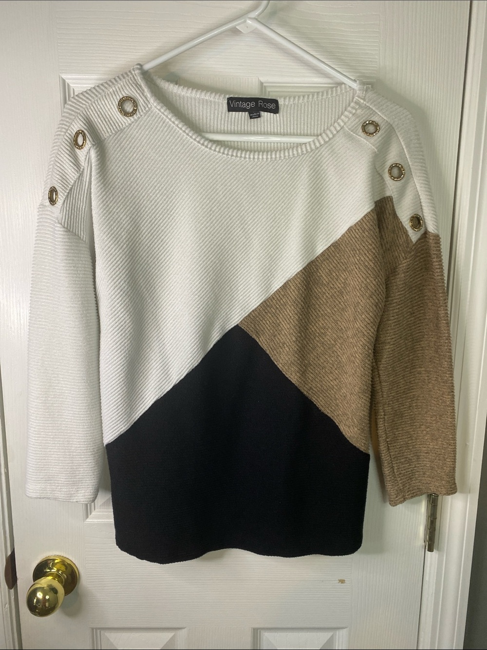 Vintage Rose  Button-Shoulder Sweater  Size Medium Tan,Black and Gold.